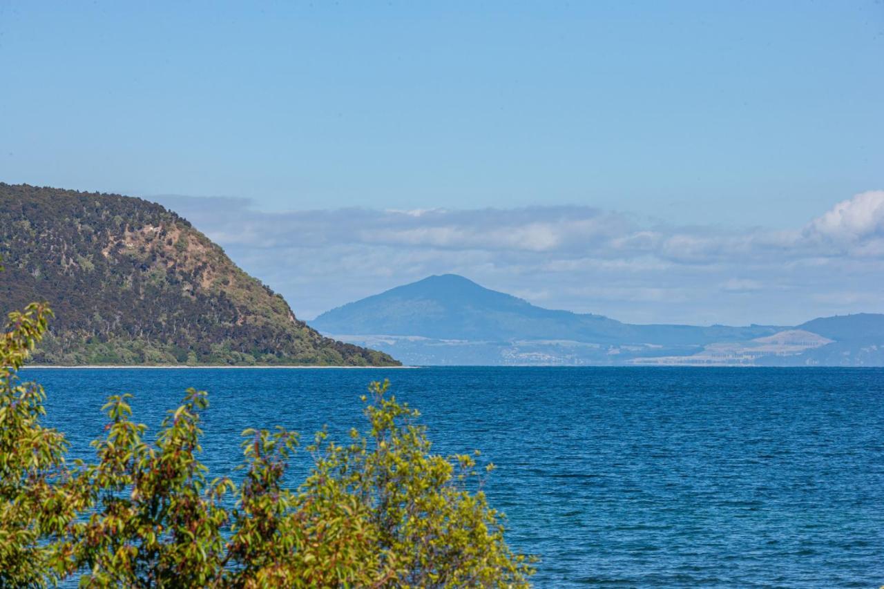 Lakefront Villa - Waitahanui Holiday Home Kültér fotó