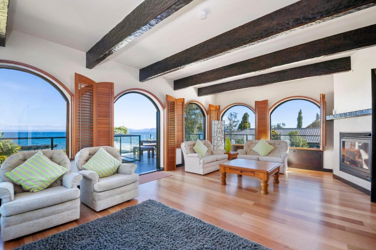 Lakefront Villa - Waitahanui Holiday Home Kültér fotó