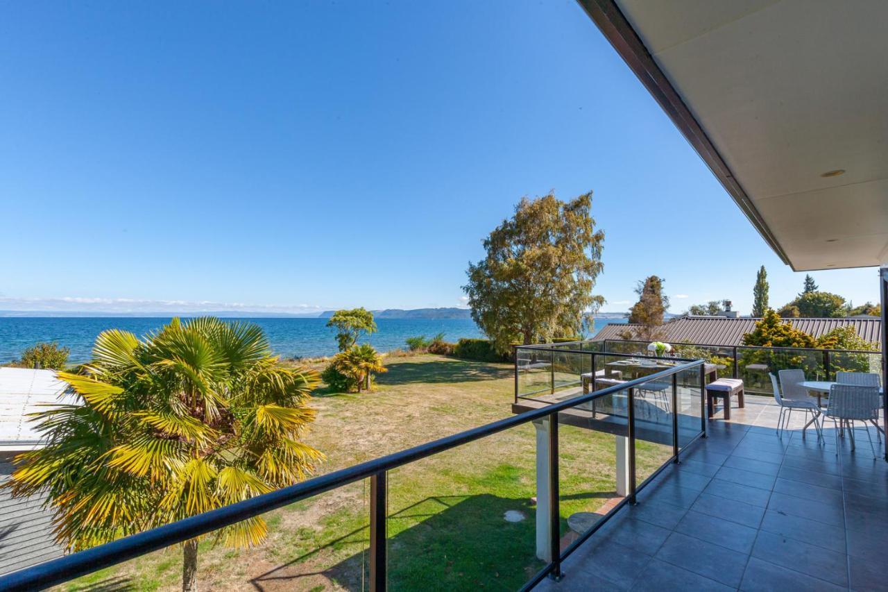 Lakefront Villa - Waitahanui Holiday Home Kültér fotó