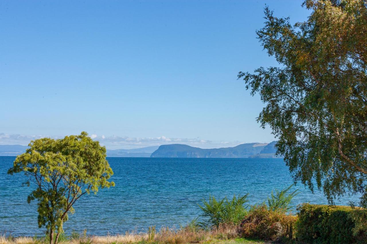 Lakefront Villa - Waitahanui Holiday Home Kültér fotó