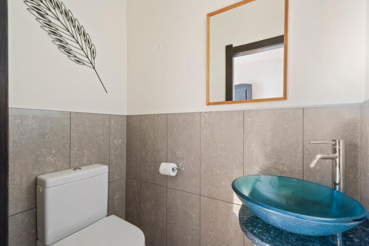 Lakefront Villa - Waitahanui Holiday Home Kültér fotó