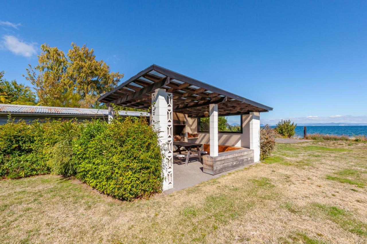 Lakefront Villa - Waitahanui Holiday Home Kültér fotó