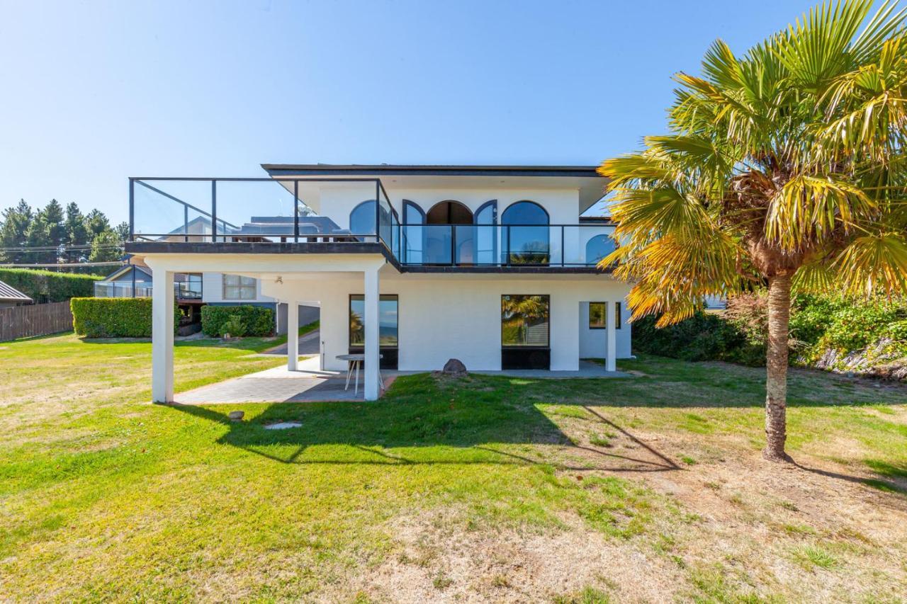 Lakefront Villa - Waitahanui Holiday Home Kültér fotó