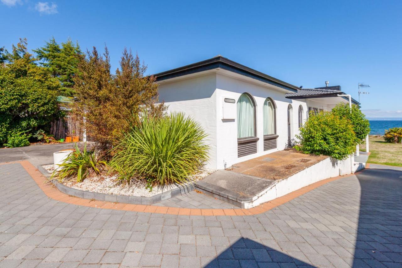 Lakefront Villa - Waitahanui Holiday Home Kültér fotó