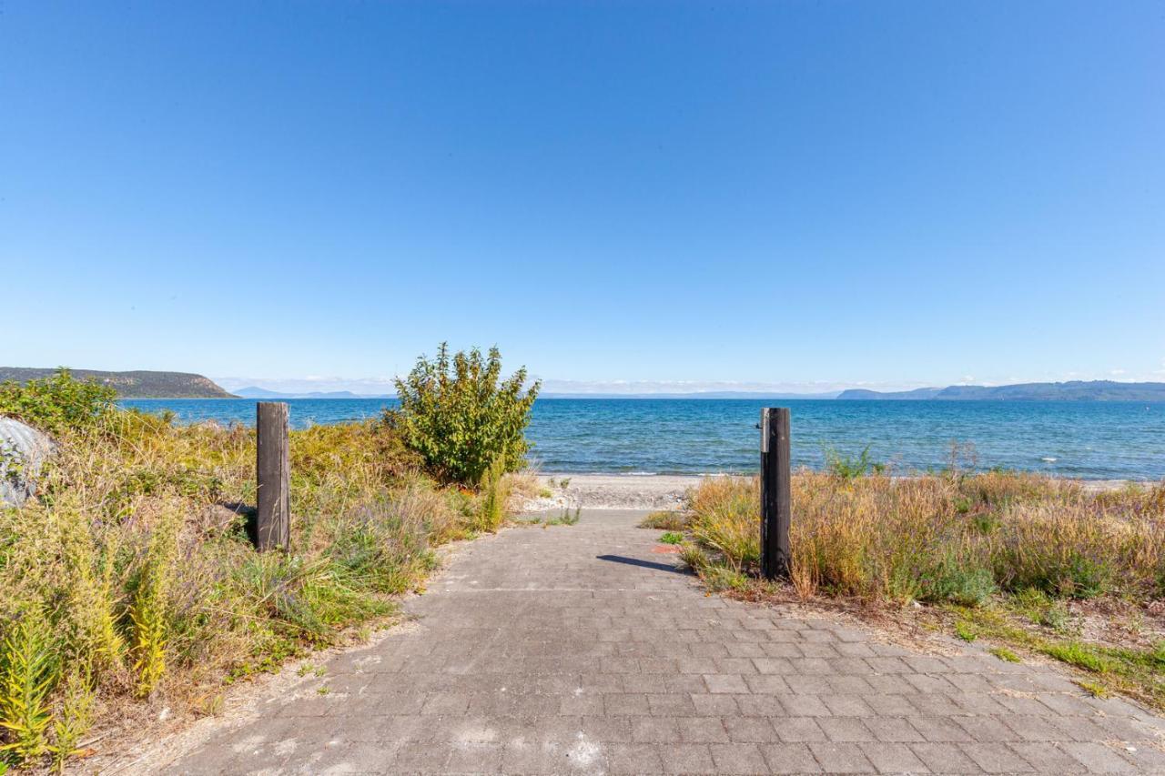 Lakefront Villa - Waitahanui Holiday Home Kültér fotó