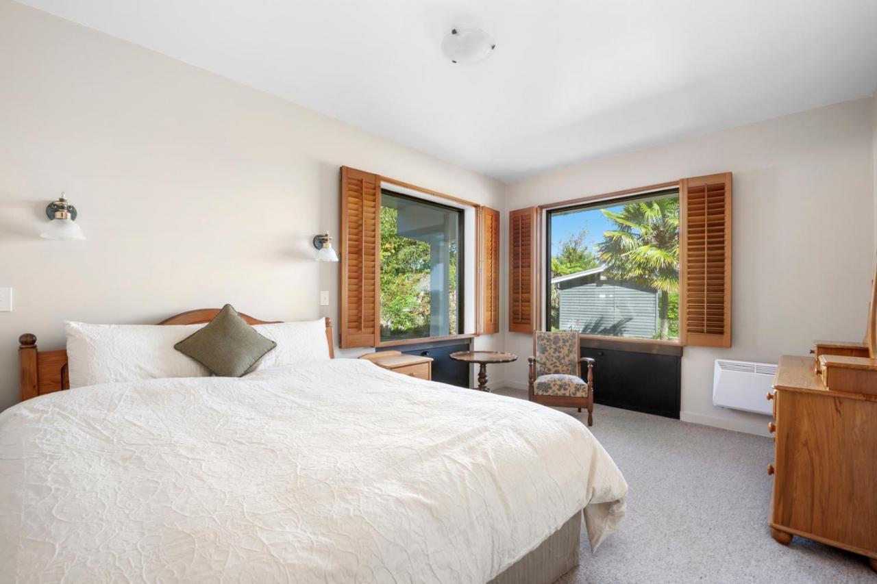 Lakefront Villa - Waitahanui Holiday Home Kültér fotó