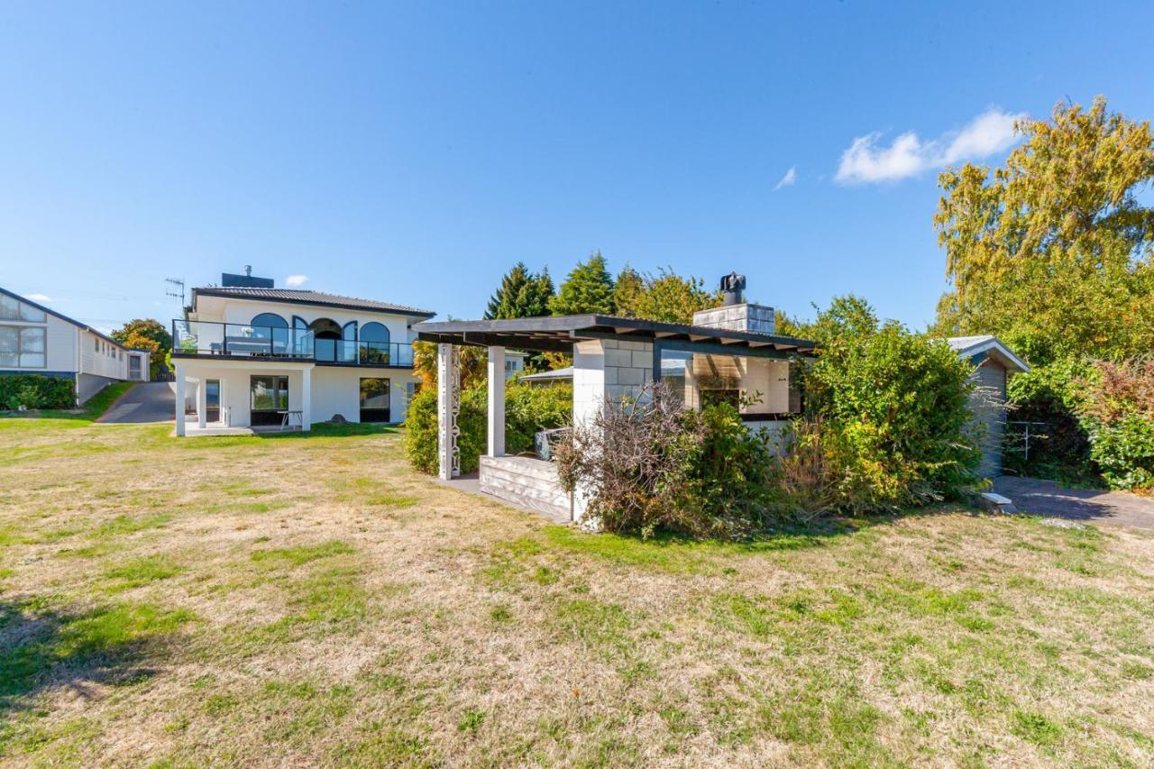 Lakefront Villa - Waitahanui Holiday Home Kültér fotó